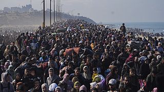 Tens of thousands of Palestinians return to northern Gaza
